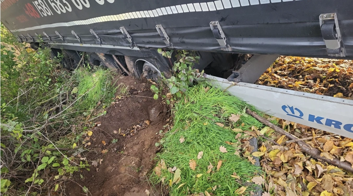 Внедорожная эвакуация грузовика Scania Внедорожная эвакуация грузовика Scania 1