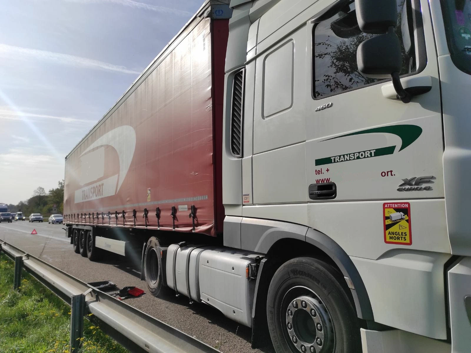 Holowanie DAF XF 460 z autostrady A5 na parking - foto 1