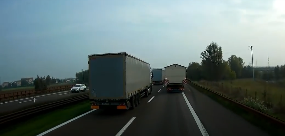 Elefantenrennen on German highways Elefantenrennen on German highways 1