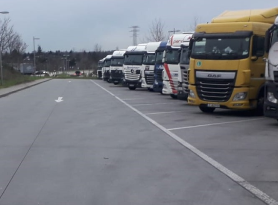 Strzeżony parking dla pojazdów ciężarowych w Niemczech