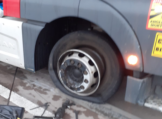 Awaria ciężarówki na autostradzie: co robić, gdy potrzebna jest pomoc?