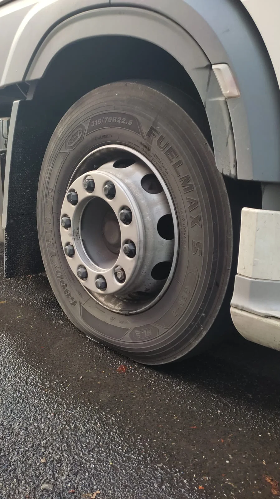 Where to find truck tire service in Cologne