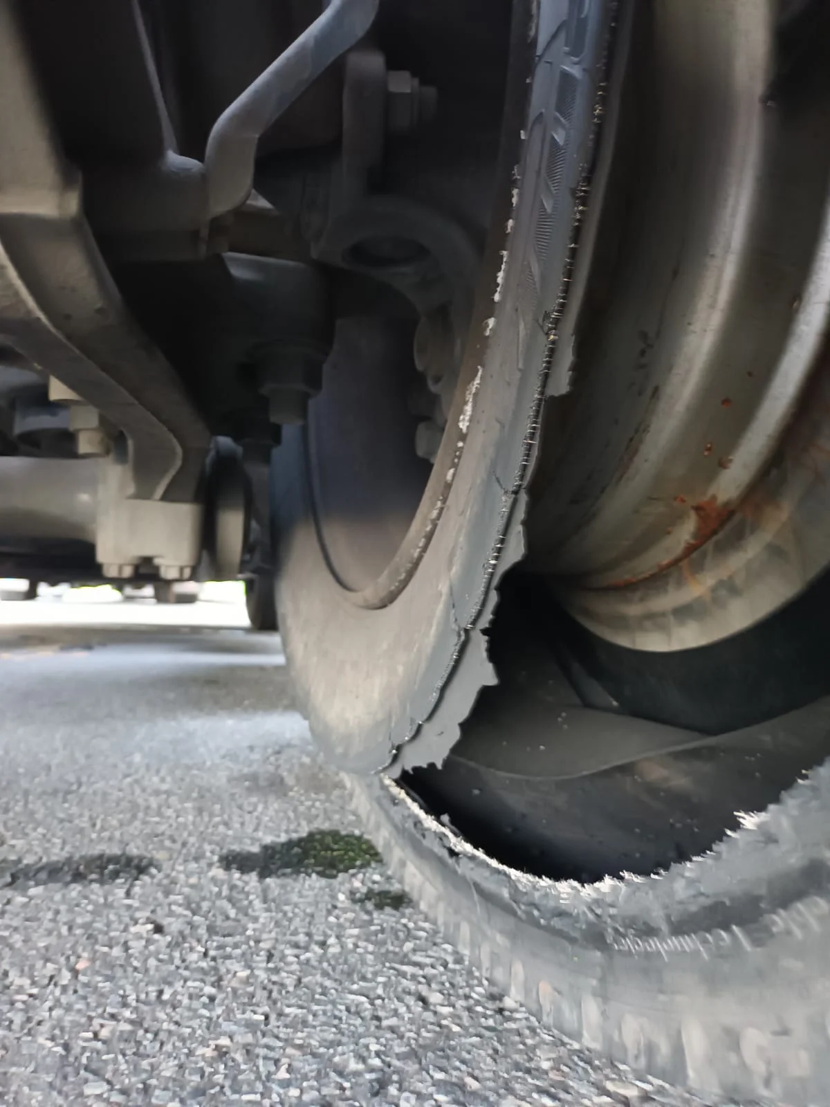Why choose MT onroad for truck tire service in Cologne?